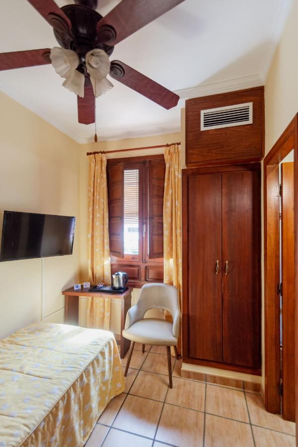 Hostal Loreto Denia Εξωτερικό φωτογραφία